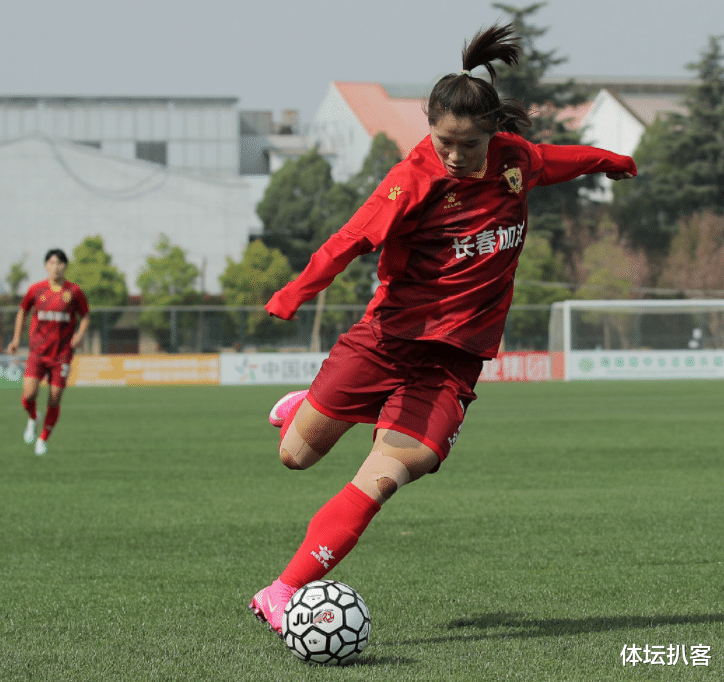 长春华信女足|3-0！长春女足卫冕全国冠军，26岁前国脚戴帽，上演梅西式过人