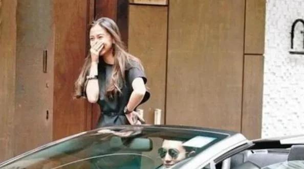 黄晓明|黄晓明和网红叶珂同框首被拍!女方乖巧似前妻杨颖,被赞门当户对