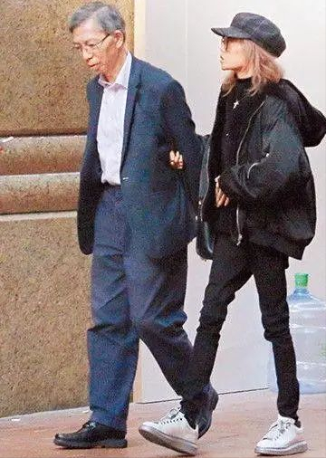 杨爱瑾|放弃牛津当阔太,8年暴瘦到44斤被抛弃,伍智恒到底经历了什么?