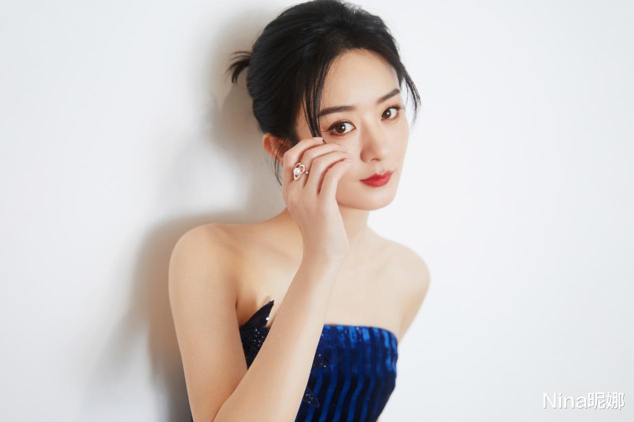 赵丽颖|赵丽颖登上三农人物榜单!穿白衬衫阔腿裤变女企业家,太正能量被众网友追捧