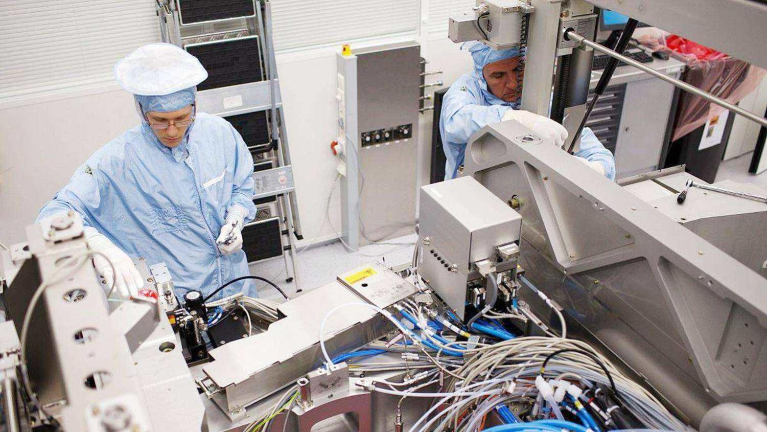 阿斯麦尔|没招了？老美干预被无视，ASML公司高管强硬表态：我们是欧洲企业