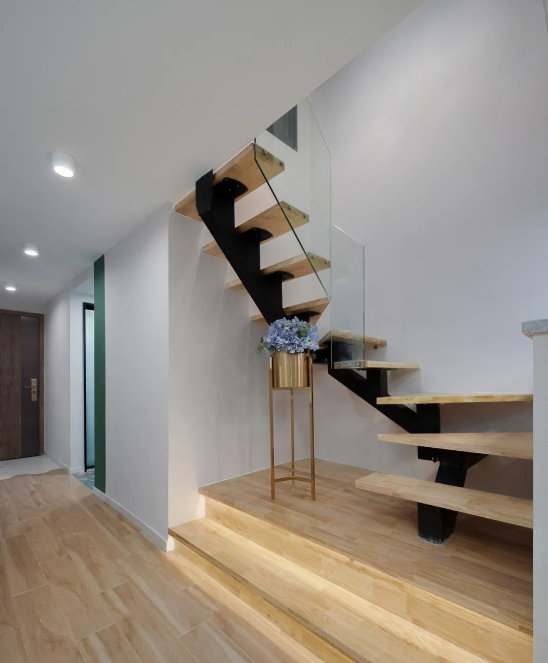 「一字」小复式的逆袭:原木风+通透感,值得每个小户型学起来!