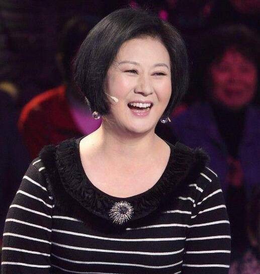 选秀|春晚常客黄晓娟：结婚37年很低调，儿子军校毕业有骄傲也有愧疚