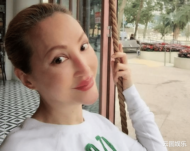 |富婆薛芷伦秀身材,与小19岁男友分手后单身多年,独居亿元豪宅