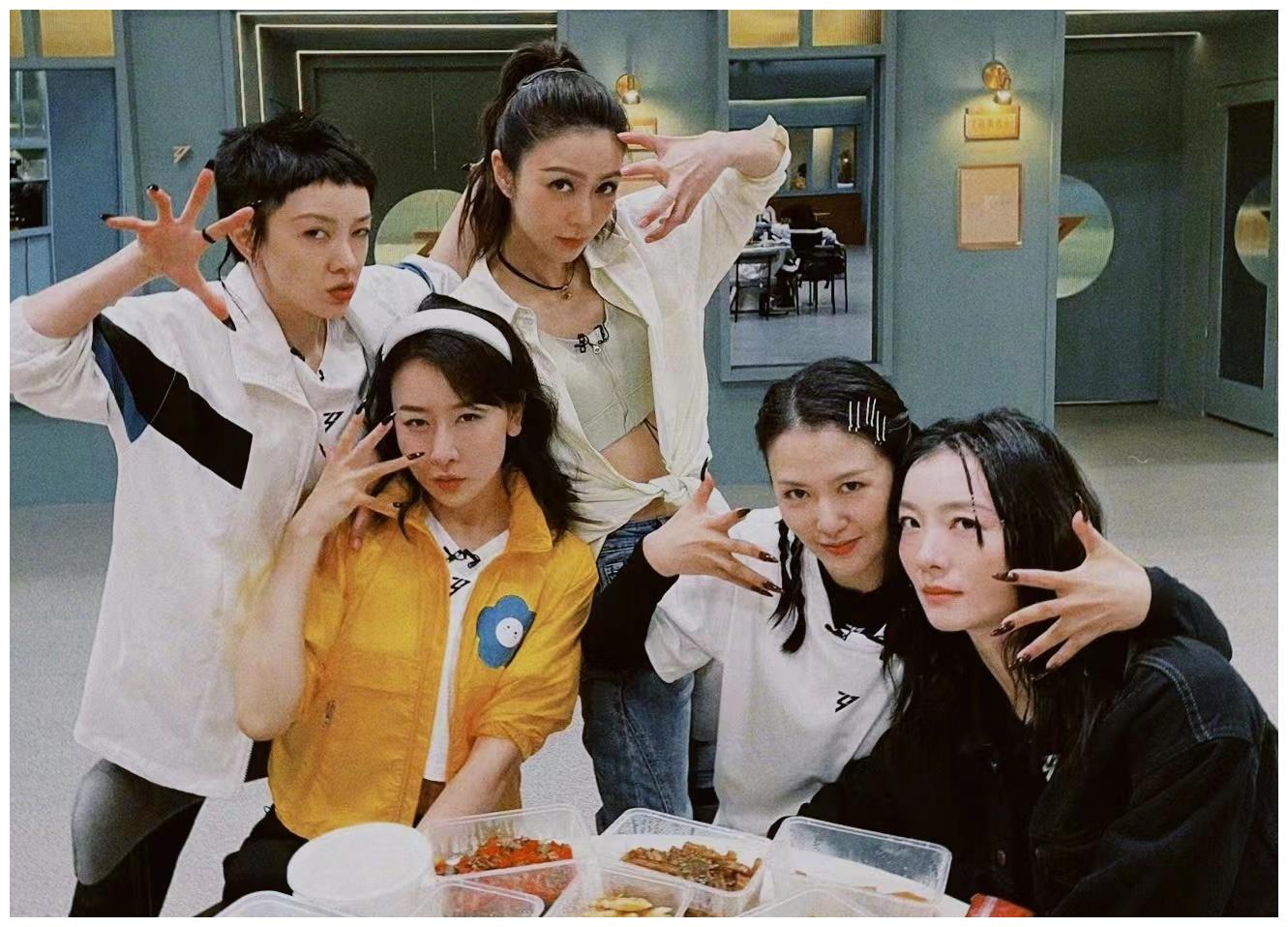 郭采洁乘风破浪三公挑战唱跳舞台《玉》 行动理发厅开张只为物理增高三厘米