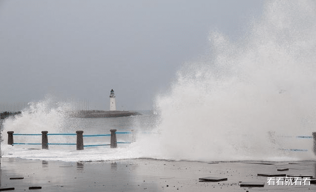朝鲜|男子不听劝阻台风天钓鱼 致管理员坠河被冲走溺亡 赔68万获缓刑