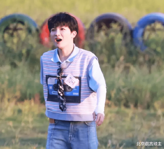 周深|乐坛劳模周深疯狂刷屏,网曝加盟全新综艺,嘉宾阵容吊足歌迷胃口