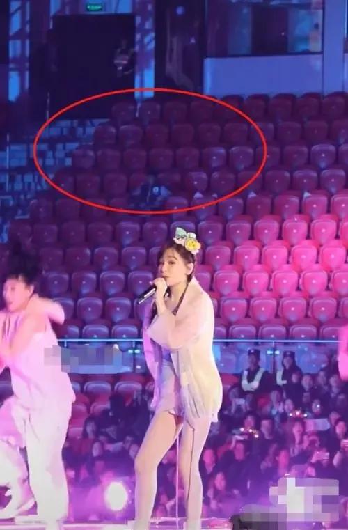 王心凌|王心凌又一次装可爱爆红，凭什么四十岁还可以扮少女