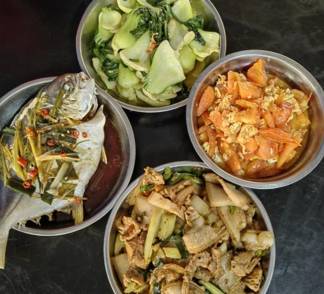 海南男子晒工地饭菜,妻子却吵着要离婚,知道原因后老公哭笑不得