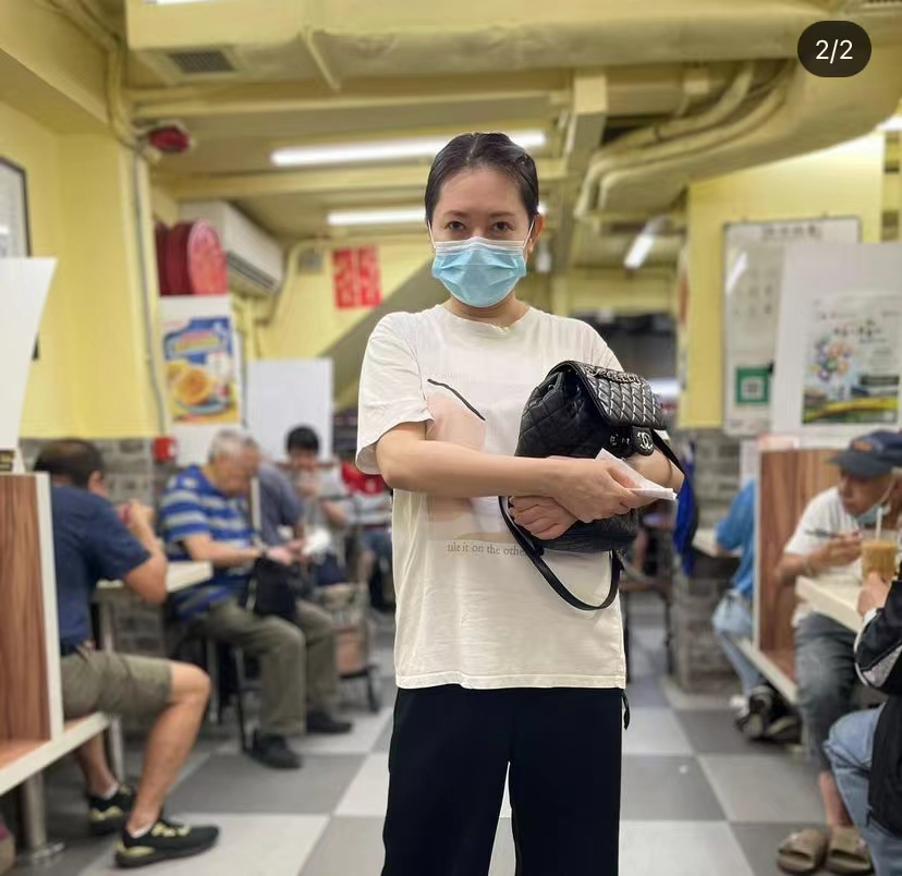 李丽珍|56岁香港性感女神近况曝光！坐地铁逛地摊接地气，身宽体胖无人识