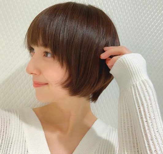 评测 2个月换4款短发，这波韩系日系明星短发范本太强，剪短发女孩暴增