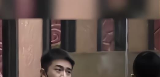 赵丽颖|《与凤行》剧组横店小聚，林更新赵丽颖就座，楚乔和宇文玥来了！