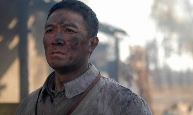 李沁|同样是喊“开炮”，旧版李云龙撕心裂肺，而新版李云龙是困了吗？