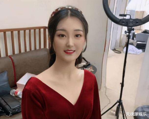 穿衣搭配|陈亚男晒不完整地图，不见海南、湾湾两座行省，引争议后秒删视频