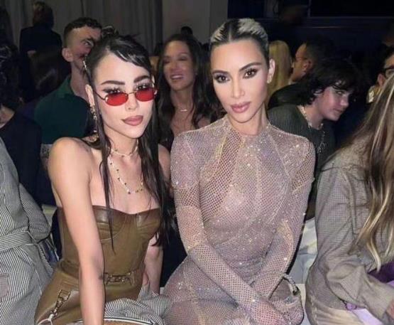 金·卡戴珊|大场面，卡戴珊生日，詹娜乘坐私人飞机出席，玫瑰排整桌，太秀了