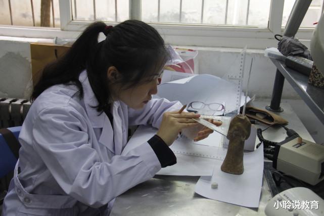 事业单位|985硕士在事业单位“端茶送水”，得知领导学历后，不淡定了