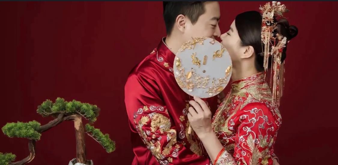 女子与初恋再婚组6口之家被网暴,网络是一把双刃剑有利也有弊