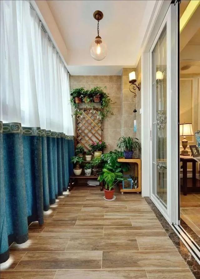 阳台就是要这样布置,养花和晾衣一个都不耽误!