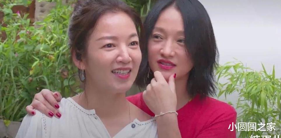 小S|小S的脸僵硬美容过度,跟阿雅合影是比较白,但没她真实自然!