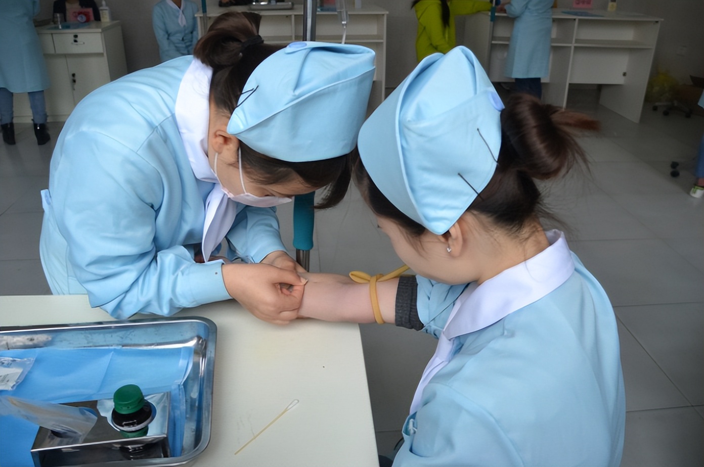 招聘|女子应聘诊所护士遭连怼,语言讽刺目中无人,引发众多网友热议