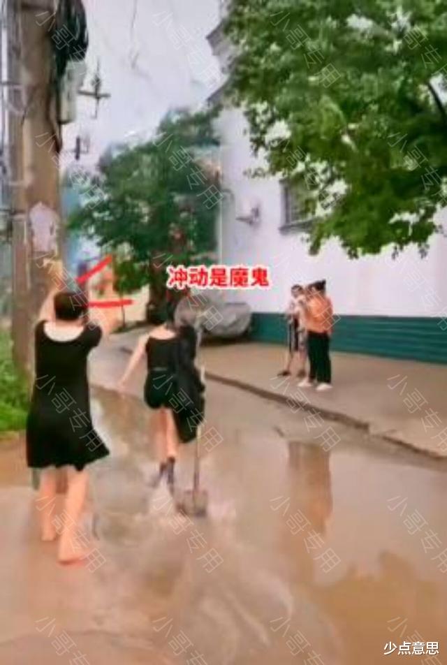 广东一妙龄女衣锦还乡,却被大妈吐槽嫁不出去,手扛铁锹准备开瓢
