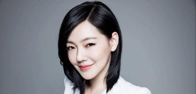 小S|小S骂战风波后首度露面，回应网友负面评价“过奖了”