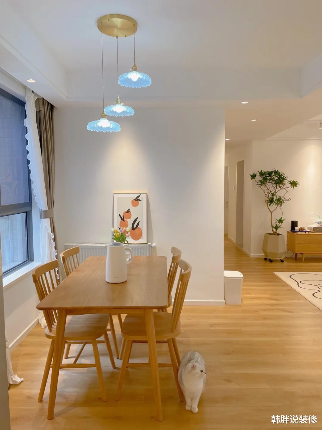 等我以后买房,也要像她家这样装修,大白墙、无主灯,温馨又舒适