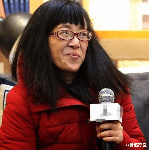 余秀华|丑态百出!余秀华醉酒直播,满脸通红疑似酒精过敏,网友:被甩了