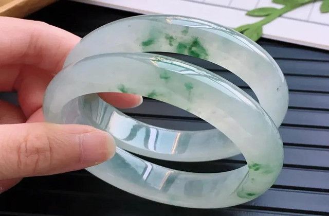 翡翠|还在看那些不靠谱的鉴定方法？掌握这几点，秒变翡翠行家！