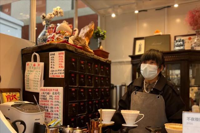 阿里巴巴|我在阿里旁卖咖啡:今年57,一条街十几个同行