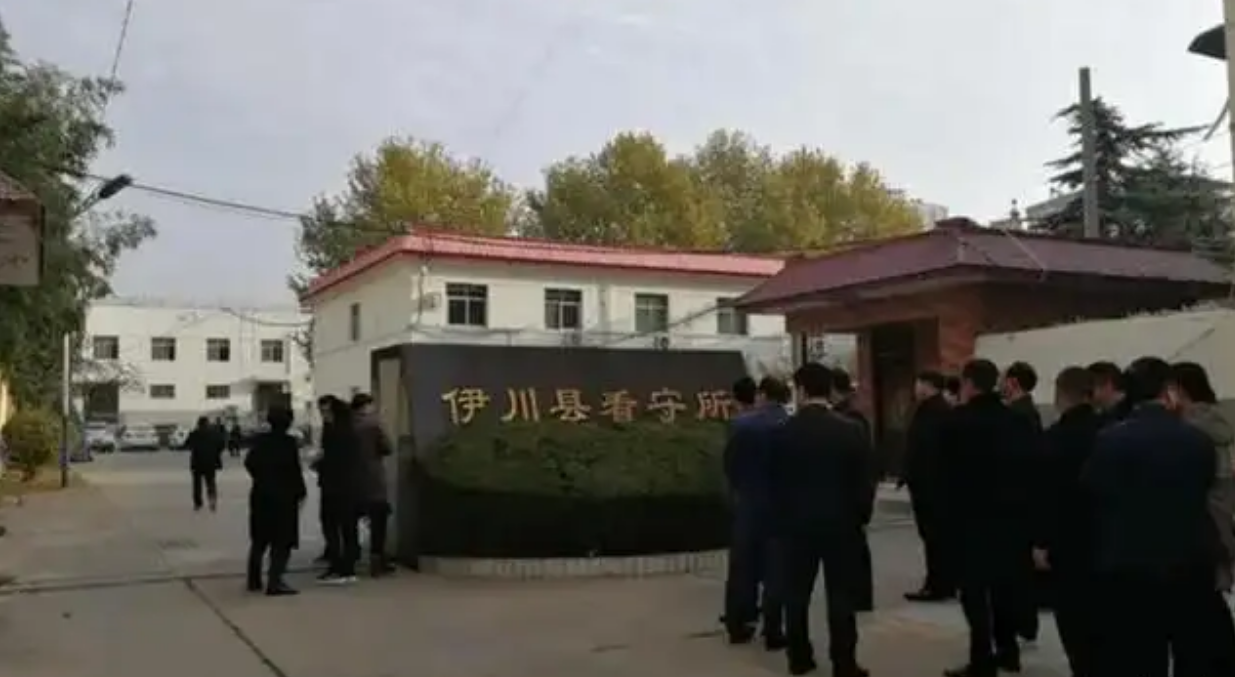 2019年,小伙因保护自家烧鸡被判刑,出狱后上诉:被抢还要坐牢?