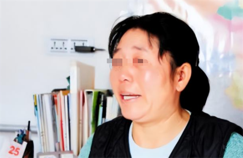 案例:女子穿鲨鱼裤与同事爬山,回家后裤子穿反,手腕被丈夫砍断