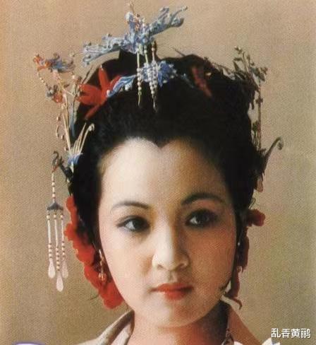 陈晓旭|1986年出版的“红楼定妆照”挂历，要多丑有多丑，陈晓旭面目全非