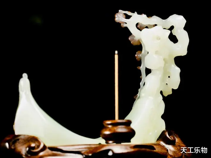 |比山料好,比籽料少!和田玉巧雕山流水料“踏雪寻梅”!