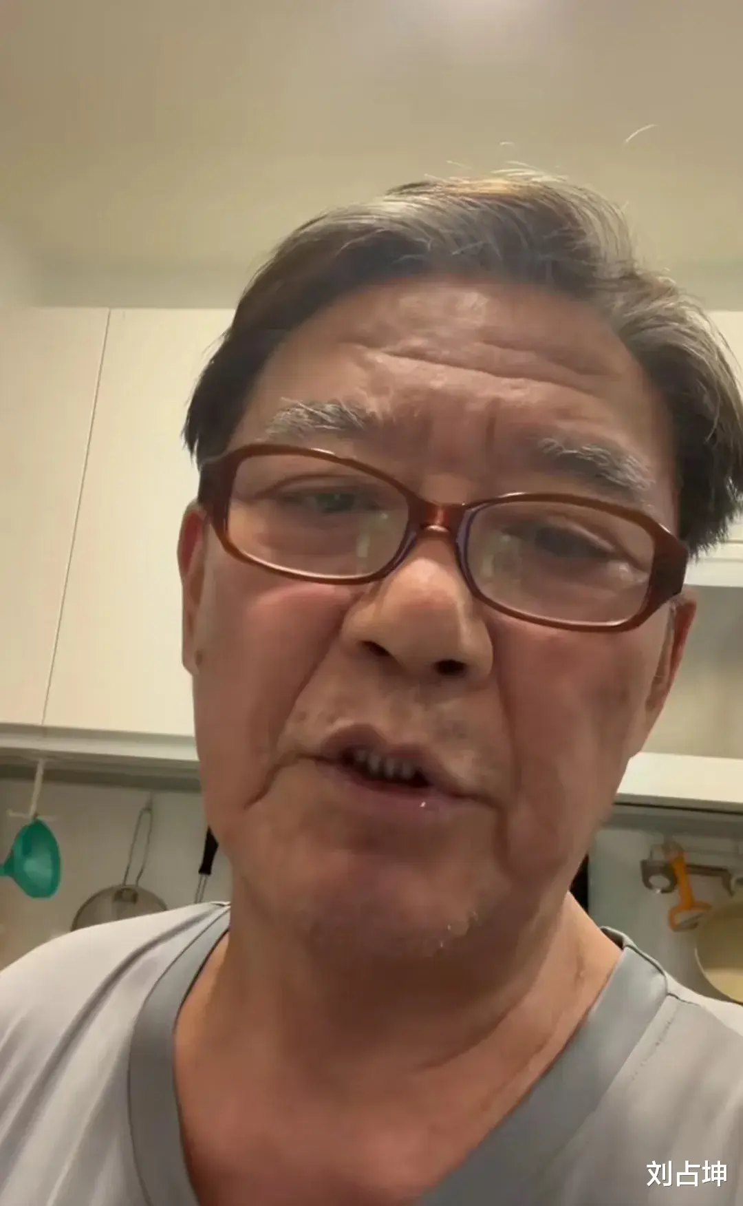 李立群|演员李立群指责妻子太懒：饿肚子不给我做饭，怀念上海的外卖和饭馆