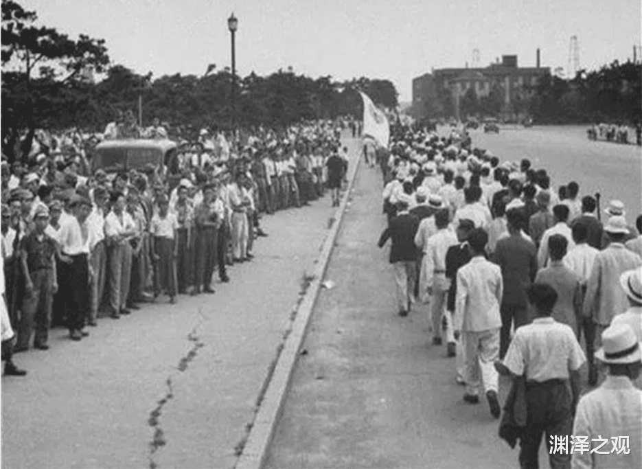 站街女|日本74岁的“站街女”,苦候街道60年,只为等一个永不再回的人