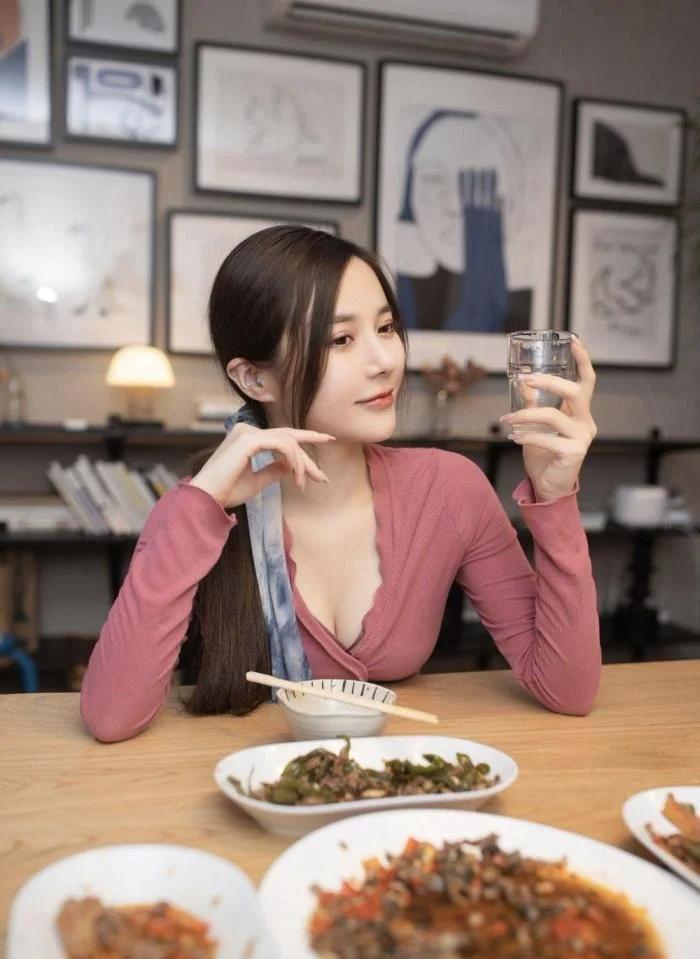 百褶裙 有一位擅长做晚餐的佳人是怎样的体验呢？今天小编来告诉你！