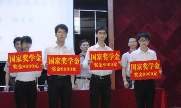 招聘|学校招聘会后学生很后悔，之前毫不在意的东西，却成了“加分项”