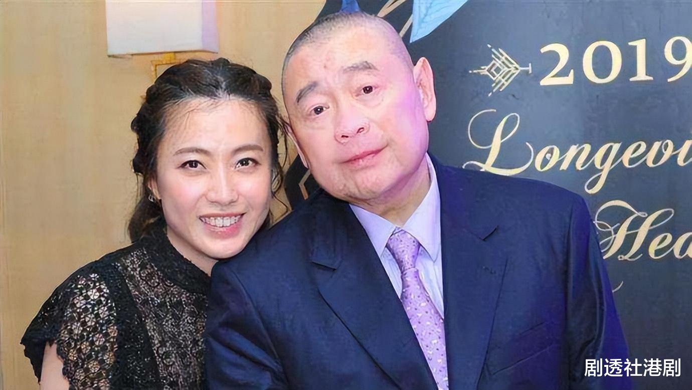 麦当娜|百亿富豪刘銮雄出行阵仗大!因洁癖严重,保镖随行搀扶需用白毛巾