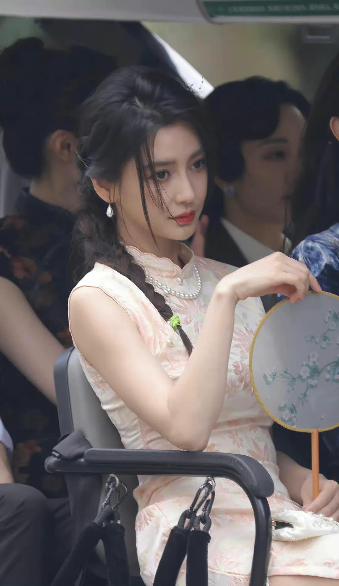 黄圣依 9位花旦离开P图差距就出来了，黄圣依女生男相，刘亦菲险胜