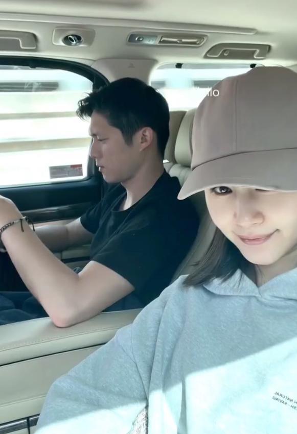 吴永恩|吴永恩跟女友一起游香山，王子文素颜出镜，网友期待叫吴嫂！