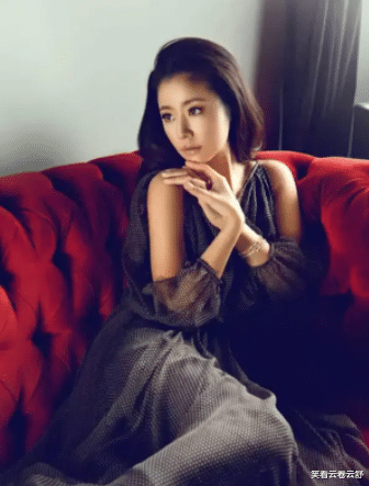 明星|女明星不服老“装嫩”失败，老了就别再尬演少女了，优雅从容才是美