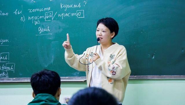 河南|在职教师晒出“工资单”，到手金额让人酸了，网友：颠覆了想象