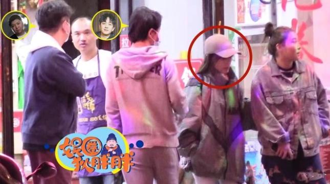 |潘粤明携女友聚餐,全程注视超甜蜜,38岁尹姝贻恋爱5年不急嫁