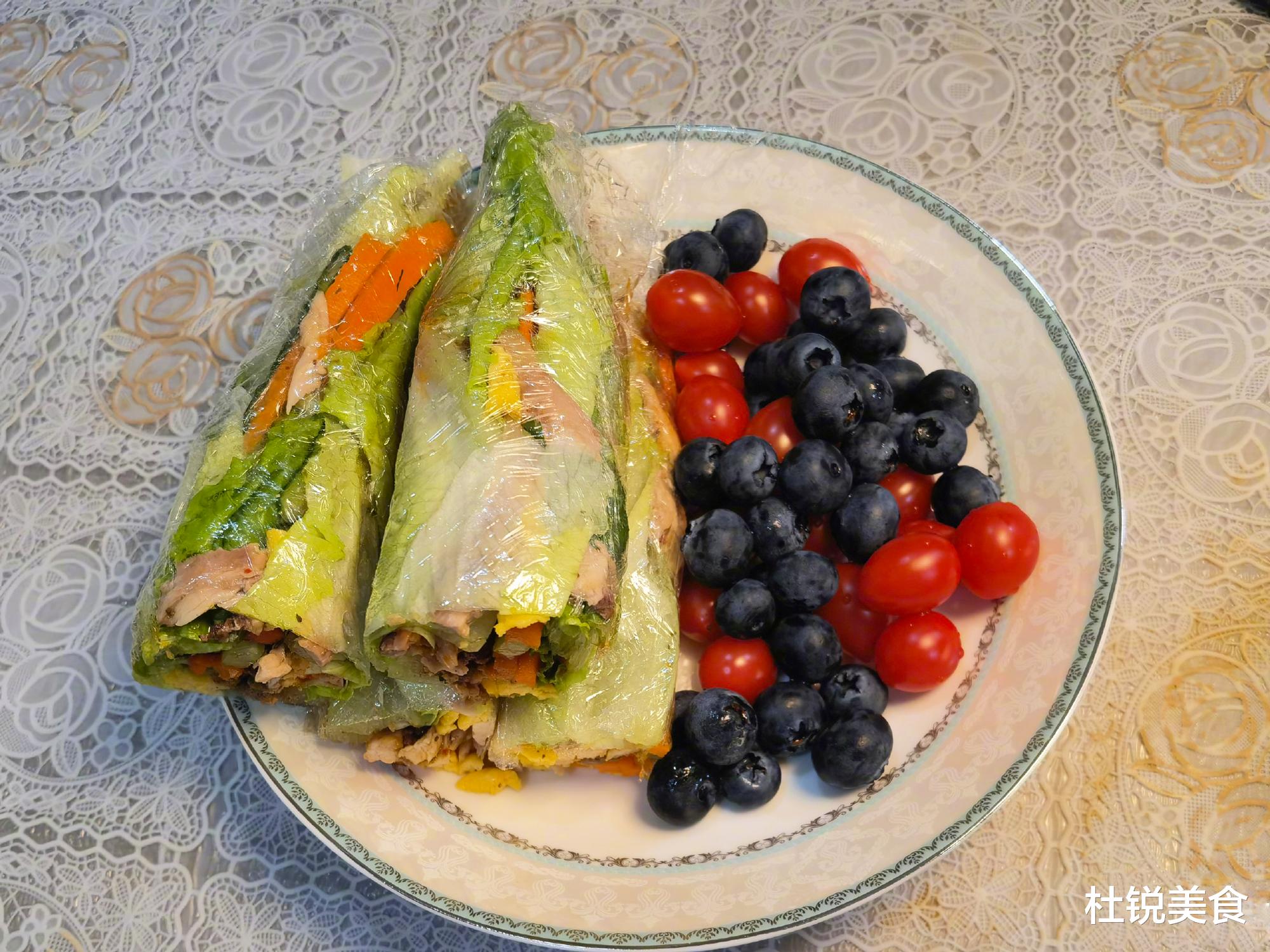 运动 杨紫晒营养餐火了,网友:搭配合理,难怪身材这么好,太自律了