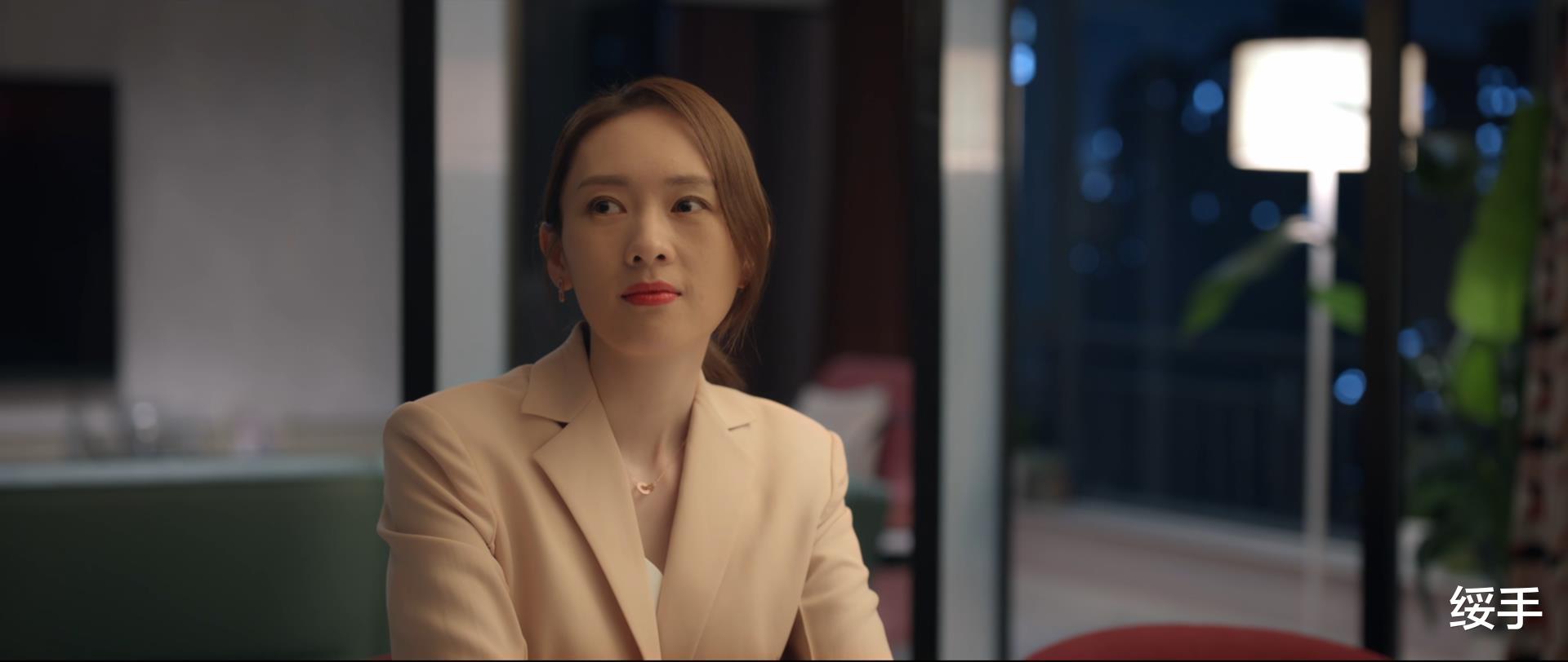 心居|《心居》:看似幸福,实则惨淡,为什么说施源的爱情,虚有其表?