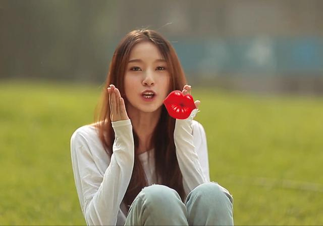 春晚|27岁马凡舒：从模特到首位春晚90后主持人，花了9年时间