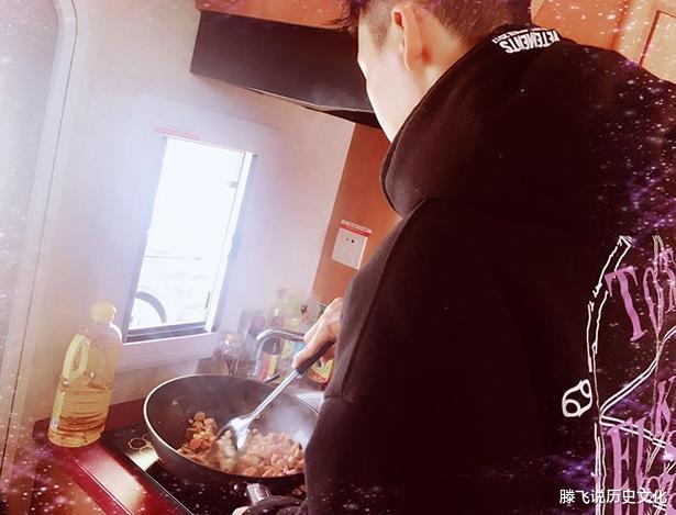 陈伟霆|带你看看陈伟霆的家，一家六口住在一起，香港房价也太高了吧