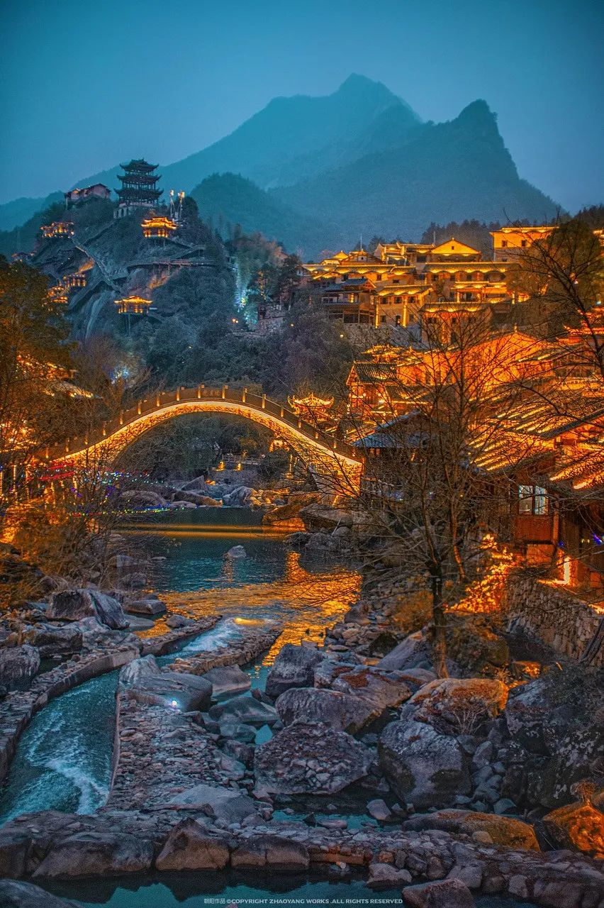 梯田|中国又一美景地刷屏外网，耗资26亿，建在悬崖上的仙侠世界，外国人：中国神仙住的地方