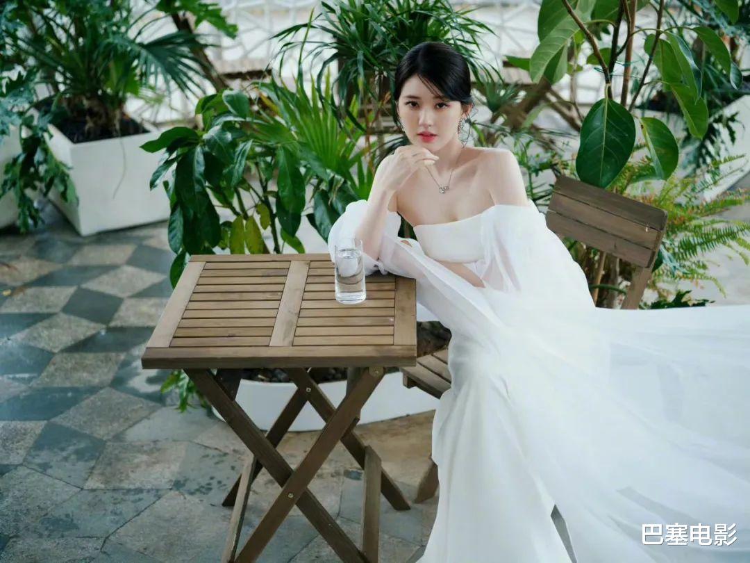 赵丽颖|微博盛典：赵丽颖像村口小芳，金晨似刷碗工，肖战这是个啥配色